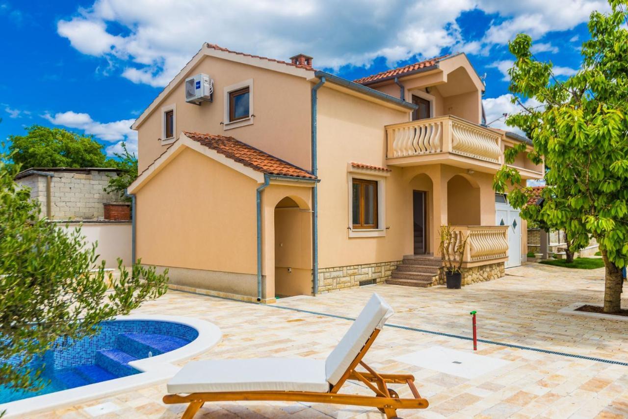 Villa Tina With Swimming Pool, Tennis Court, Games Room, Sauna, Gym, Bbq Policnik Екстериор снимка