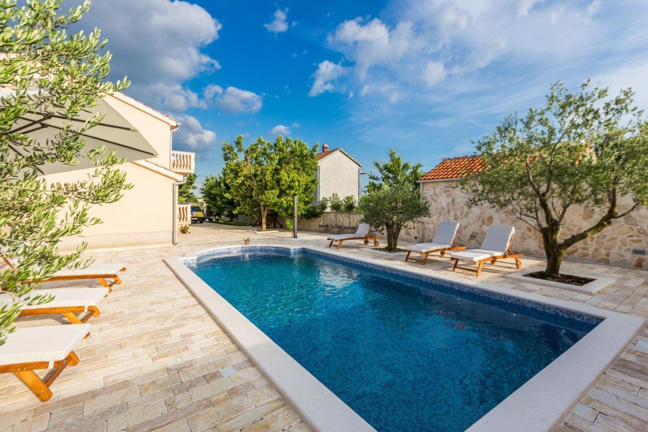 Villa Tina With Swimming Pool, Tennis Court, Games Room, Sauna, Gym, Bbq Policnik Екстериор снимка