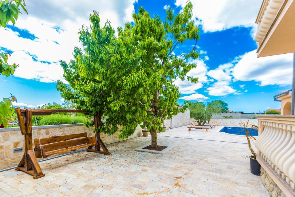 Villa Tina With Swimming Pool, Tennis Court, Games Room, Sauna, Gym, Bbq Policnik Екстериор снимка