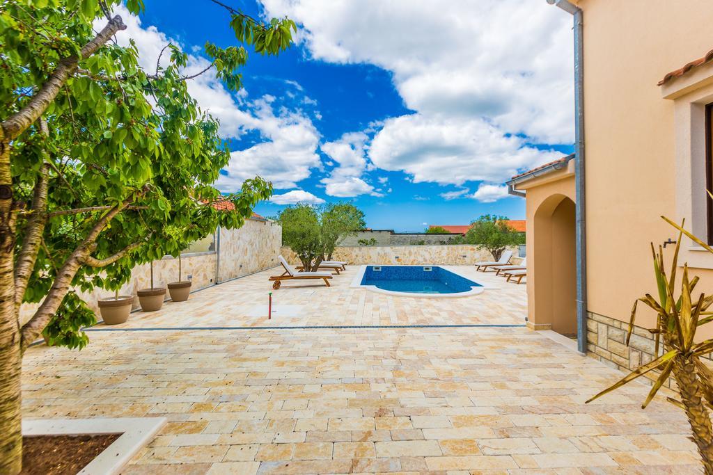 Villa Tina With Swimming Pool, Tennis Court, Games Room, Sauna, Gym, Bbq Policnik Екстериор снимка