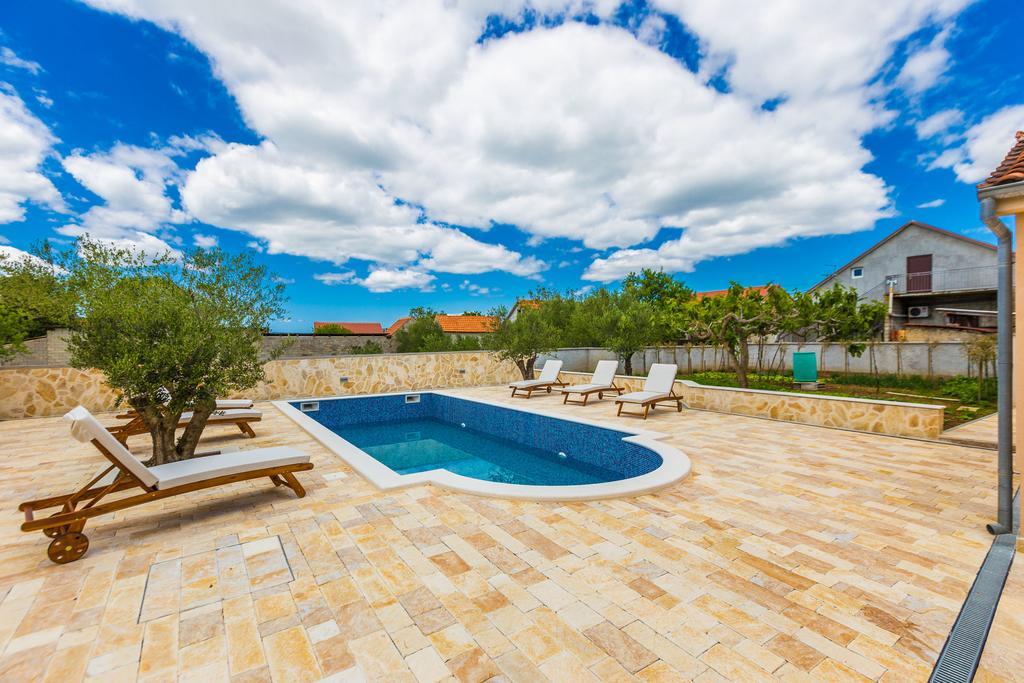 Villa Tina With Swimming Pool, Tennis Court, Games Room, Sauna, Gym, Bbq Policnik Екстериор снимка