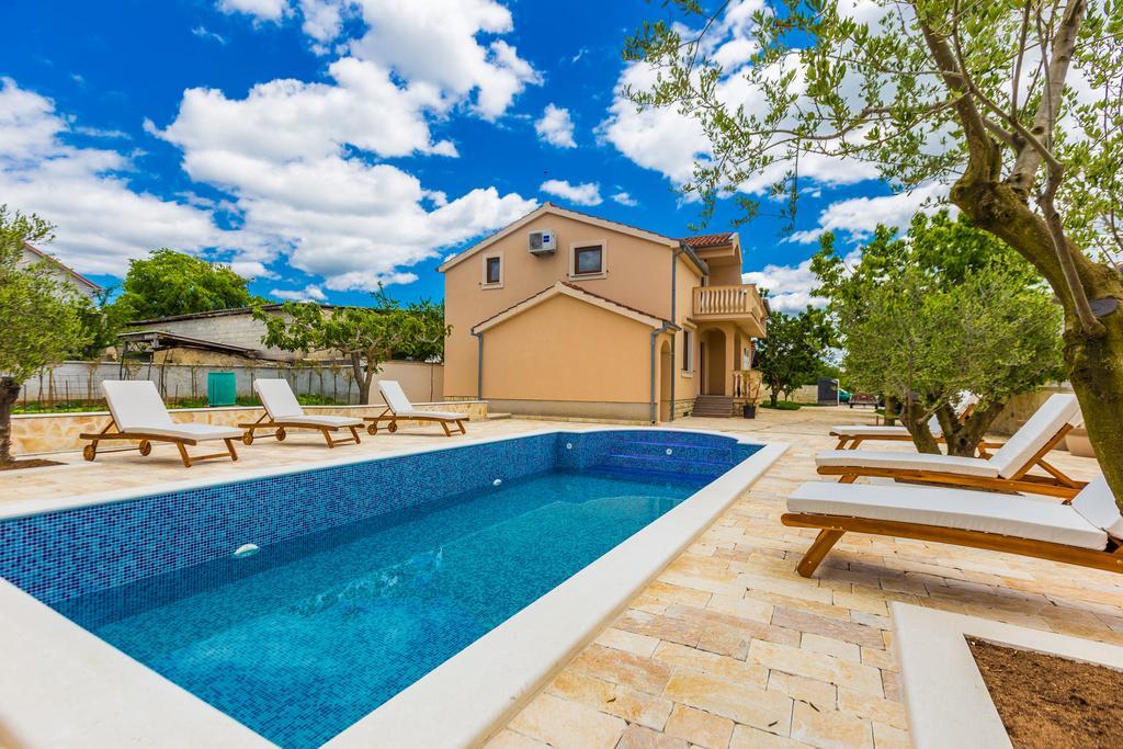 Villa Tina With Swimming Pool, Tennis Court, Games Room, Sauna, Gym, Bbq Policnik Екстериор снимка