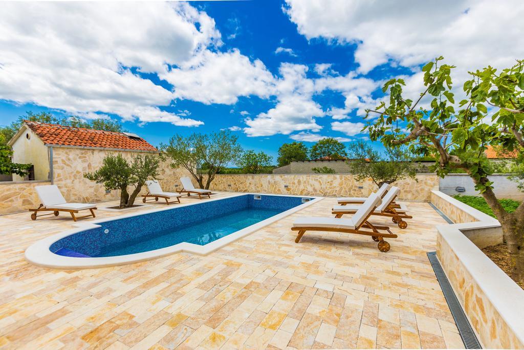 Villa Tina With Swimming Pool, Tennis Court, Games Room, Sauna, Gym, Bbq Policnik Екстериор снимка
