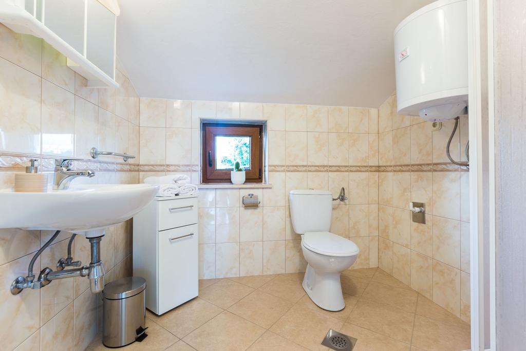 Villa Tina With Swimming Pool, Tennis Court, Games Room, Sauna, Gym, Bbq Policnik Екстериор снимка