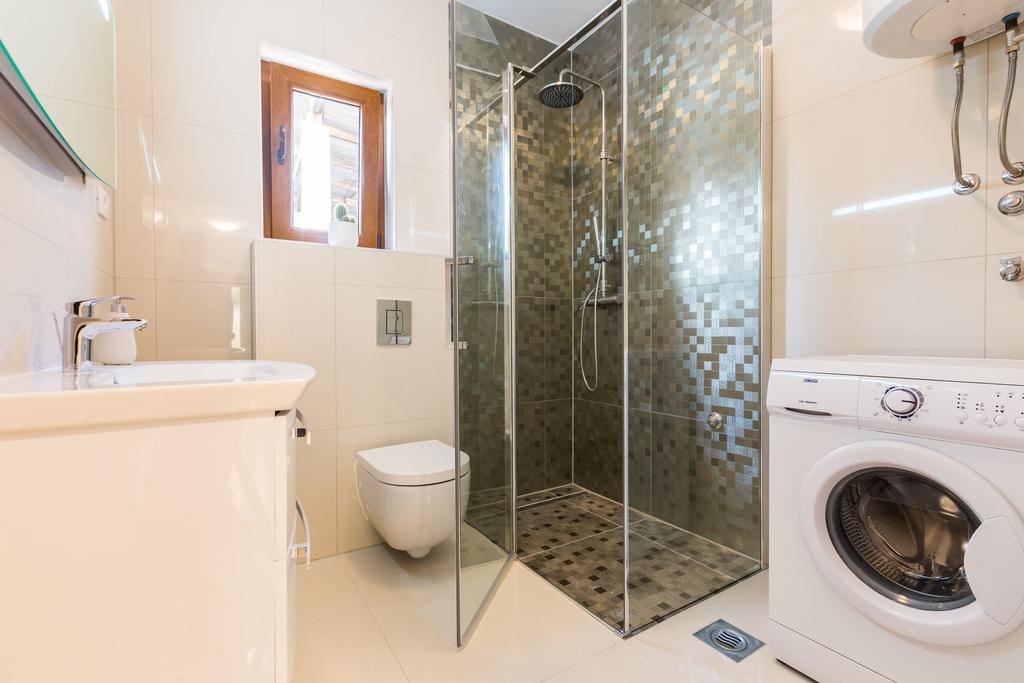 Villa Tina With Swimming Pool, Tennis Court, Games Room, Sauna, Gym, Bbq Policnik Екстериор снимка