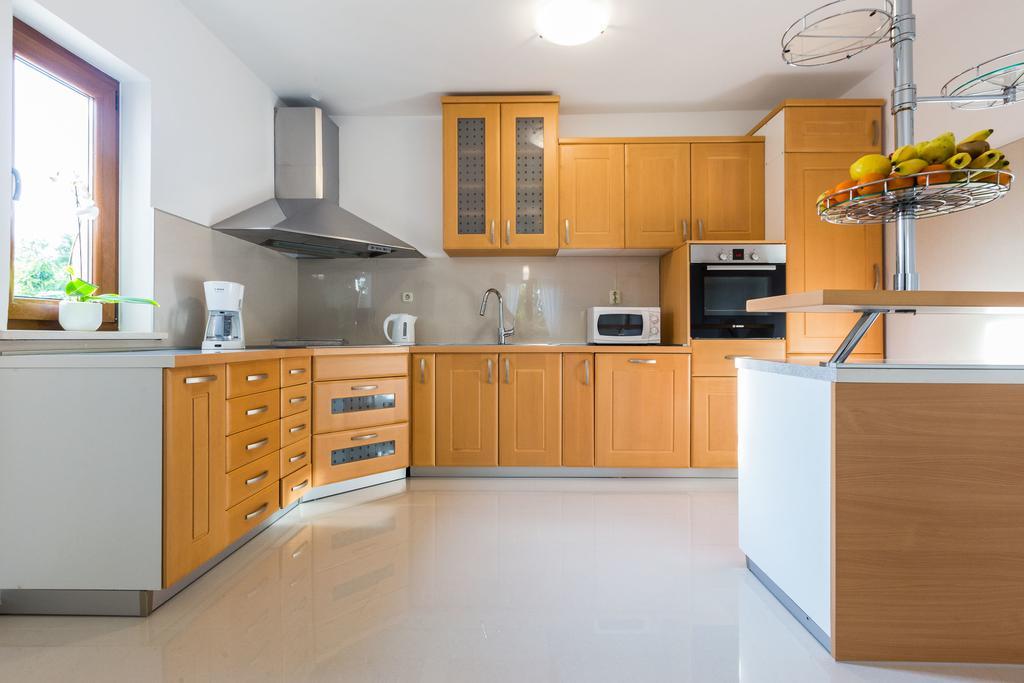 Villa Tina With Swimming Pool, Tennis Court, Games Room, Sauna, Gym, Bbq Policnik Екстериор снимка