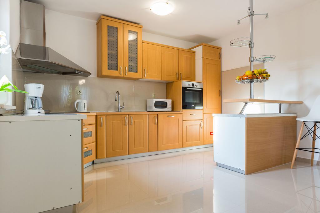 Villa Tina With Swimming Pool, Tennis Court, Games Room, Sauna, Gym, Bbq Policnik Екстериор снимка