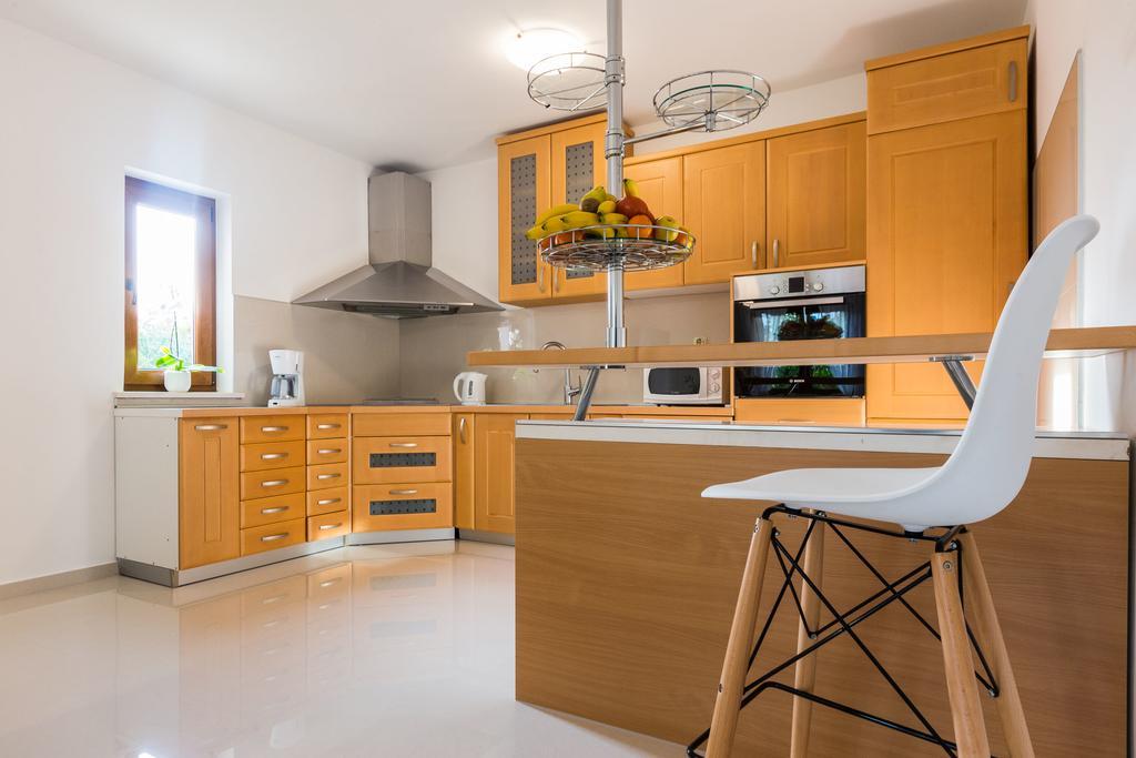 Villa Tina With Swimming Pool, Tennis Court, Games Room, Sauna, Gym, Bbq Policnik Екстериор снимка