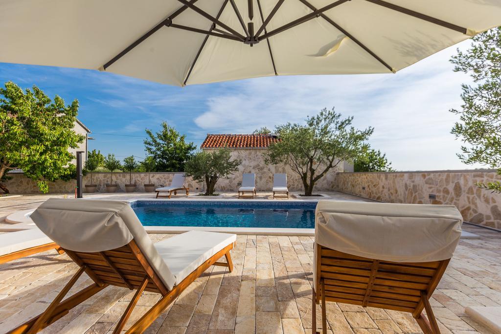Villa Tina With Swimming Pool, Tennis Court, Games Room, Sauna, Gym, Bbq Policnik Екстериор снимка