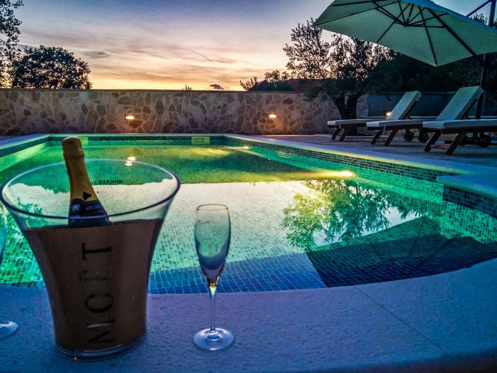 Villa Tina With Swimming Pool, Tennis Court, Games Room, Sauna, Gym, Bbq Policnik Екстериор снимка