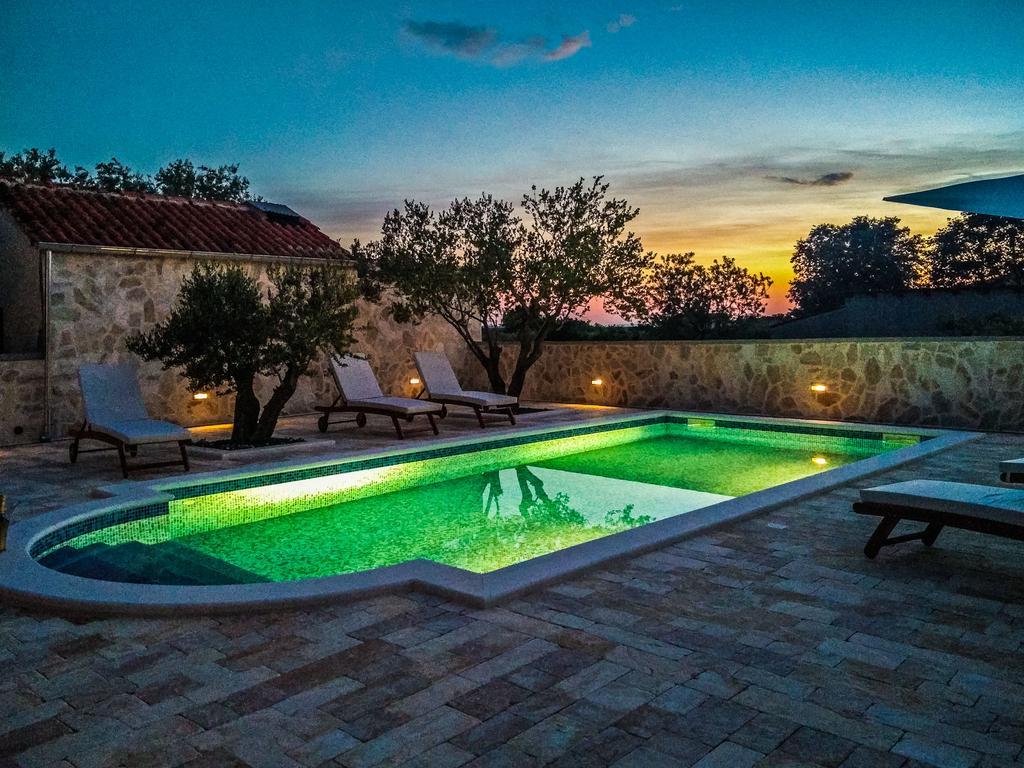 Villa Tina With Swimming Pool, Tennis Court, Games Room, Sauna, Gym, Bbq Policnik Екстериор снимка