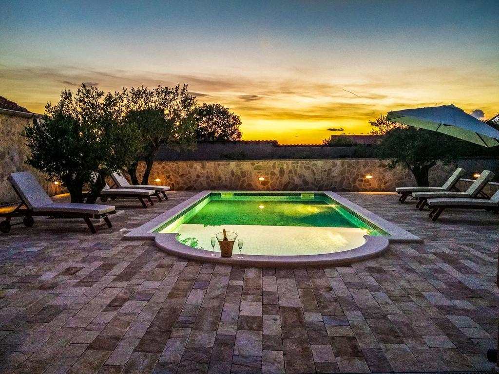 Villa Tina With Swimming Pool, Tennis Court, Games Room, Sauna, Gym, Bbq Policnik Екстериор снимка