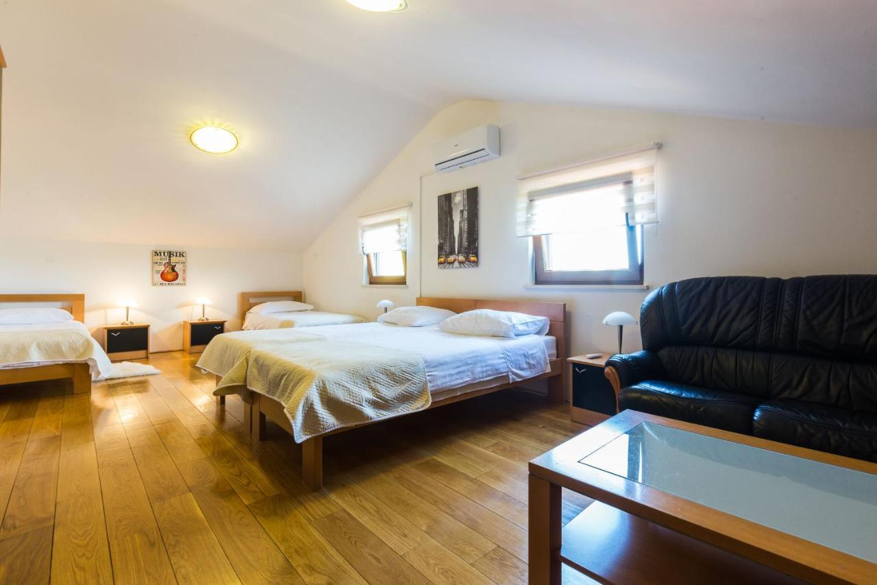 Villa Tina With Swimming Pool, Tennis Court, Games Room, Sauna, Gym, Bbq Policnik Екстериор снимка